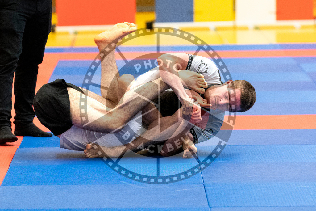 20231118PBB13778 | Fighters compete during the AJP Tour 600 Frankfurt Championship in Frankfurt/Main, Germany, on November 18, 2023.