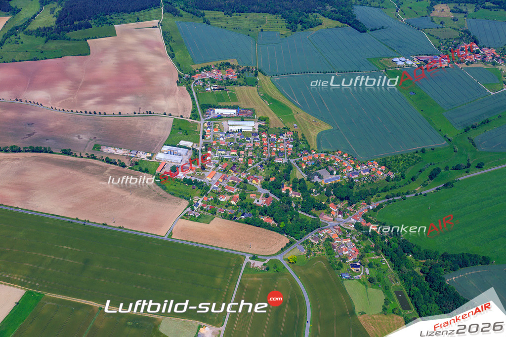Die Luftaufnahme der Stadt Schloeben wurde vom UL-Flugzeug heraus erstellt ( keine Drohne )- hohe Auflösung für beste Qualität