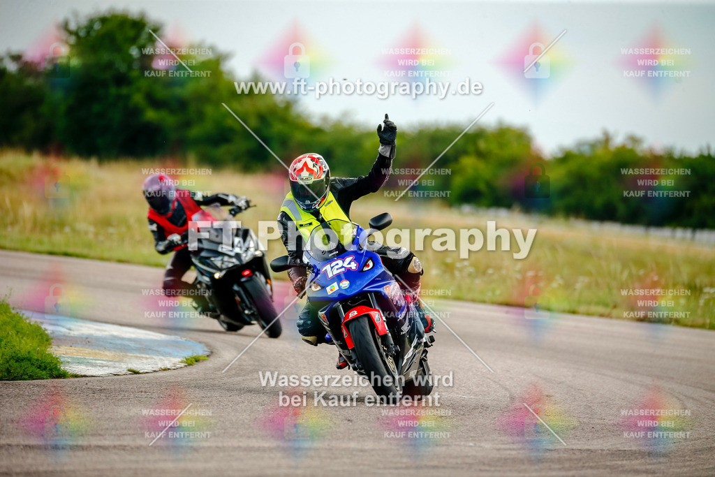 Chambley Juli-2505 | Hier findet Ihr Bilder von Touristenfahrten auf der Nürburgring Nordschleife oder von anderen Veranstaltungen die ich besucht habe. Viel Spass beim Durch Schauen 