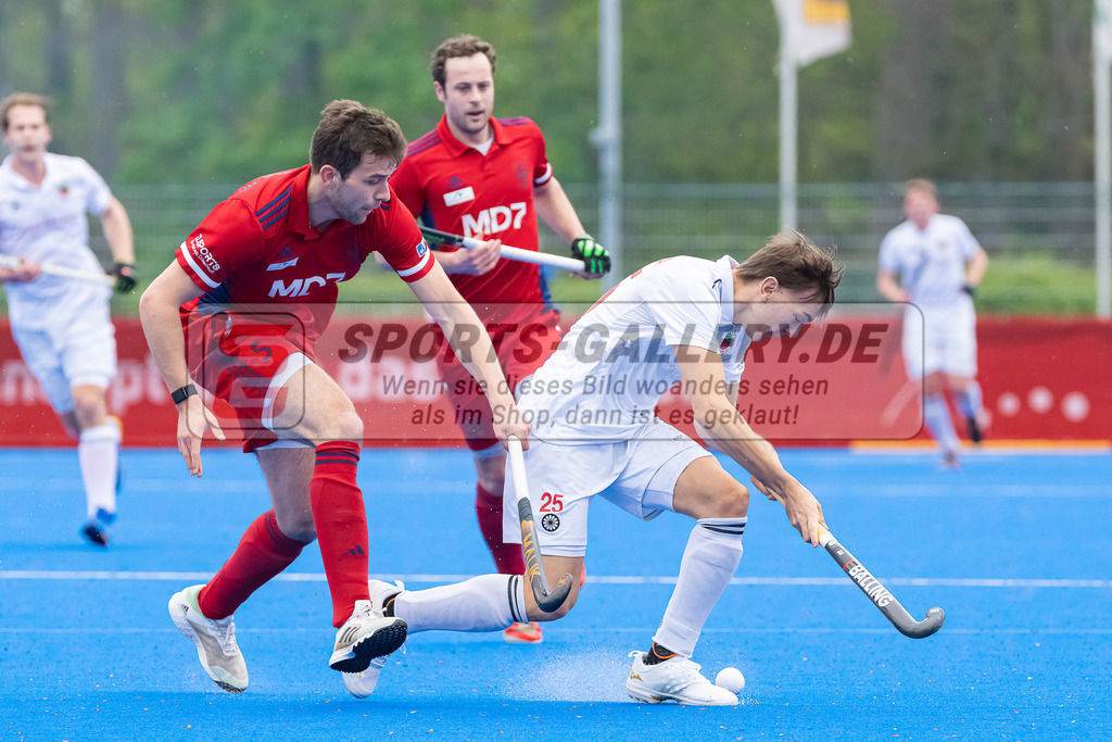 HK_20230422_107127 | 1. Bundesliga Herren Crefelder HTC - Düsseldorfer HC am 22.4.2023 Krefelder HTC ( CHTC ), Krefeld , Aumüller Leon ( Düsseldorfer HC #5 ) , Acosta Nicolas ( Crefelder HTC #25 )