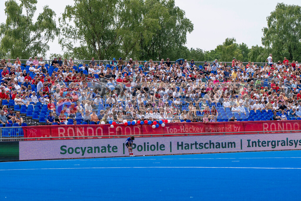 Final4_20250531-1208-HK107527 | Krefeld, Deutschland, 31.05.2025:  Feldhockey Final4 2025 – „Deutsche Feldhockey-Meisterschaften 2025“ im Gerd-Wellen-Hockeyanlage am 31.05.2025 in Krefeld, Deutschland. (Foto von Kramhöller/Fehrmann/Kaste)Krefeld, Germany, 31.05.2025: Feldhockey Final4 2025 – „Deutsche Feldhockey-Meisterschaften 2025“ in Gerd-Wellen-Hockeyanlage at 31.05.2025 in Krefeld, Deutschland. (Foto from Kramhöller/Fehrmann/Kaste)