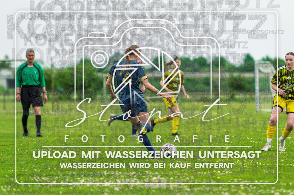 Kreisliga Damen HK - SVN Buchholz vs. SG Fulde | Melina Schultze (#20 SVN Buchholz); Kreisliga Damen HK - SVN Buchholz vs. SG Fulde am 03.05.2026 in Sportplatz Buchholz, Buchholz (Aller) - Realisiert mit Pictrs.com