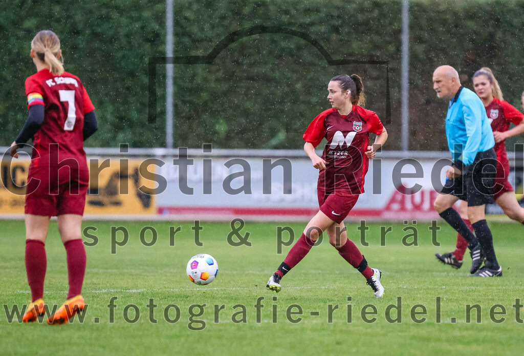 2023-10-14_030_FC_Schwaig_gegen_SV_Schechen | Oberding, Deutschland, 14.10.2023:
Fußball, Bezirksliga 2023 / 2024, 6. Spieltag, FC Schwaig gegen SV Schechen, Endergebnis: 4:3

Nora Alisch (FC Schwaig, #4)

Foto: Christian Riedel / fotografie-riedel.net