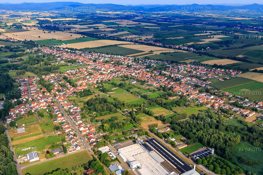Luftbild: Ortsansicht aus Osten im Ortsteil Schaidt in Wörth im Bundesland Rheinland-Pfalz in Deutschland. Foto: IMG_109005.jpg vom 15.07.2018 durch Werner Riehm/FLY-FOTO.de