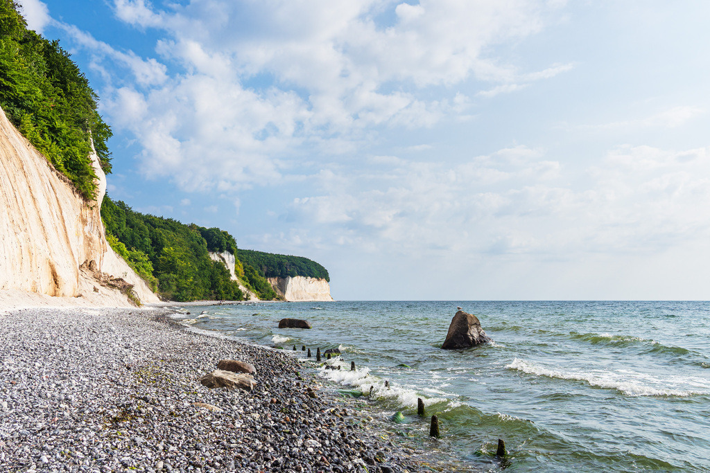Kreidefelsen an der Küste der Ostsee auf der Insel Rügen | Kreidefelsen an der Küste der Ostsee auf der Insel Rügen.