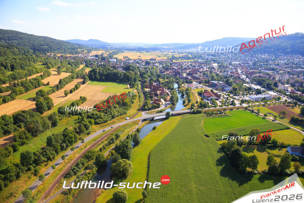 Die Luftaufnahme der Stadt Ebermannstadt wurde vom UL-Flugzeug heraus erstellt ( keine Drohne )- hohe Auflösung für beste Qualität