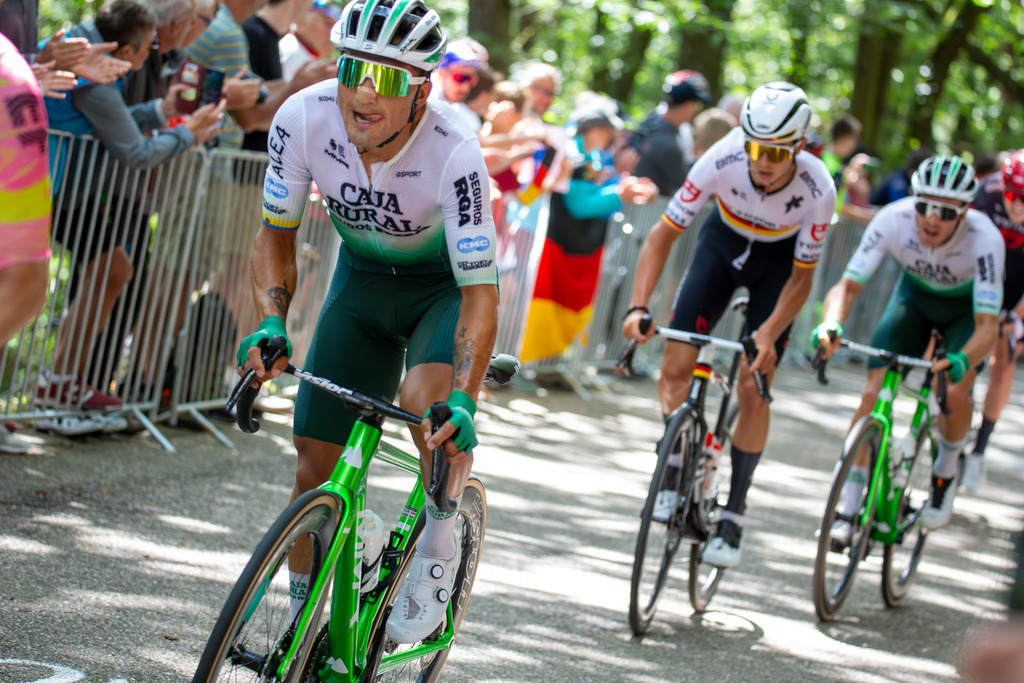 Lidl Deutschland Tour 2024 (Radsport), 4. Etappe und letzte Etappe Von Annweiler am Trifels nach Saarbrücken (182,7 KM). Bild: Ankunft an der Kalmit, dem höchsten Berg im Pfälzerwald | Lidl Deutschland Tour 2024 (Radsport), 4. Etappe und letzte Etappe Von Annweiler am Trifels nach Saarbrücken (182,7 KM). Bild: Ankunft an der Kalmit, dem höchsten Berg im Pfälzerwald - Realisiert mit Pictrs.com