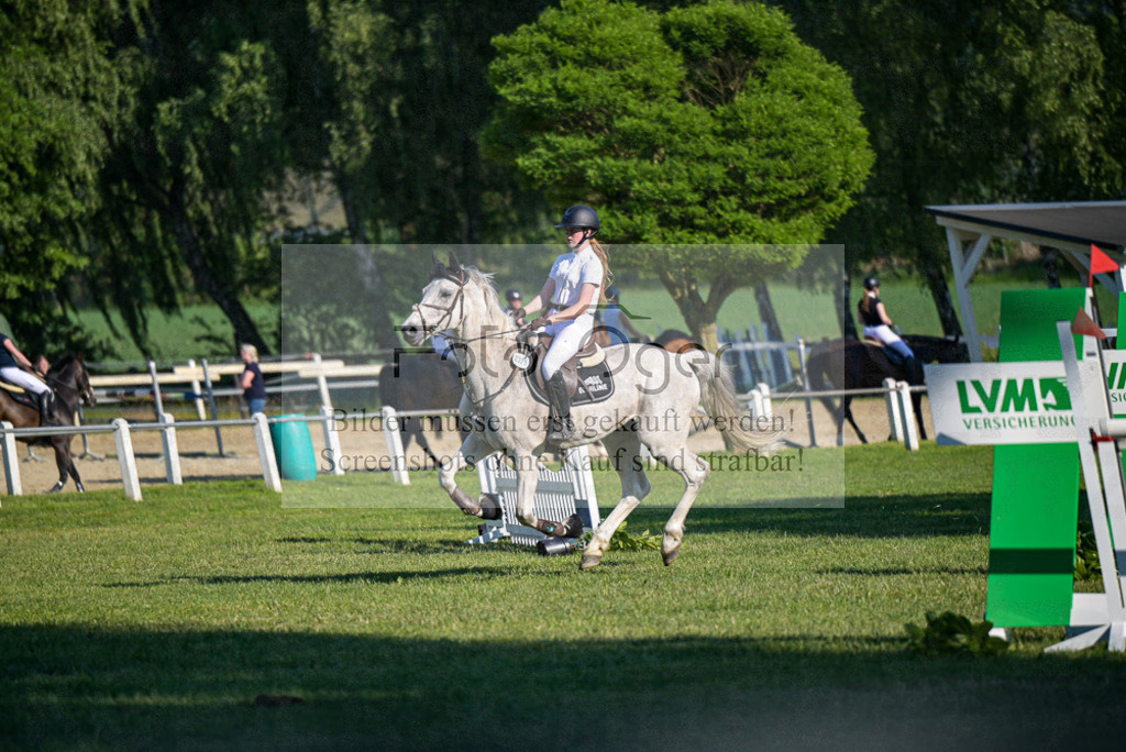 Reitturnier Voxtrup | Entdecke hochwertige Reitturnierfotos von Foto Oger. Professionell, emotional und authentisch – jetzt Lieblingsmomente im Shop bestellen.Deutschlandweite Turnierfotografie. - Realisiert mit Pictrs.com