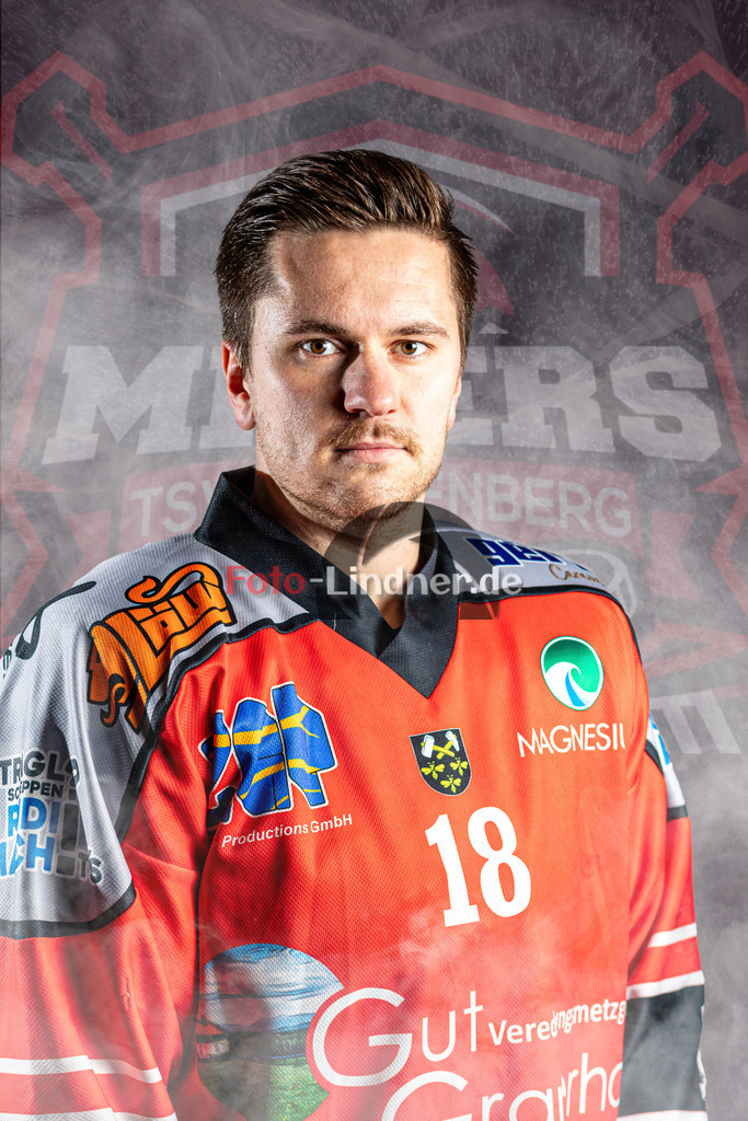 18 | Shop für Sportfotografie, Bilddatenbank, Pressefotografie, Fußball, Eishockey, Aktionsfotos