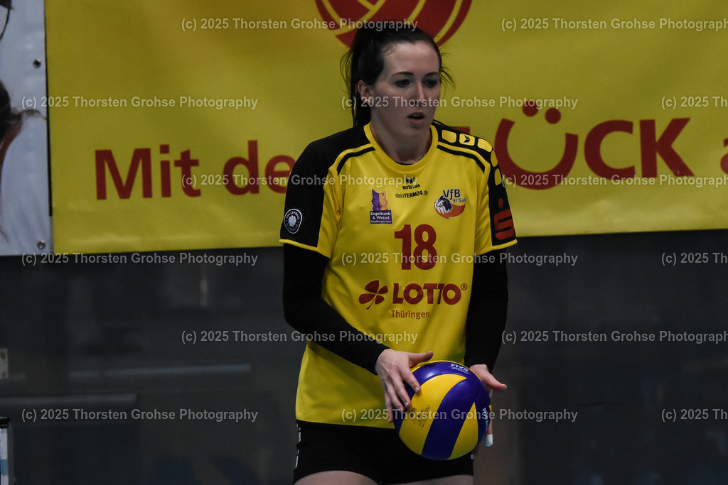 VBL VFB Suhl vs. SCHWARZ-WEISS Erfurt | Krista DeGeest #18 (VFB Suhl); VBL VFB Suhl vs. SCHWARZ-WEISS Erfurt, Volleyball-Bundesliga Frauen am 17.02.2018 in der Multihalle in Meiningen, (Deutschland) - Realisiert mit Pictrs.com