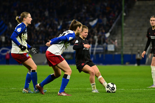 Fußball I Frauen I Saison 2025-2026 I DFB-Pokal I Achtelfinale I Hamburger SV - Bayer 04 Leverkusen I 18956 | Der Sportfotograf. - Realisiert mit Pictrs.com
