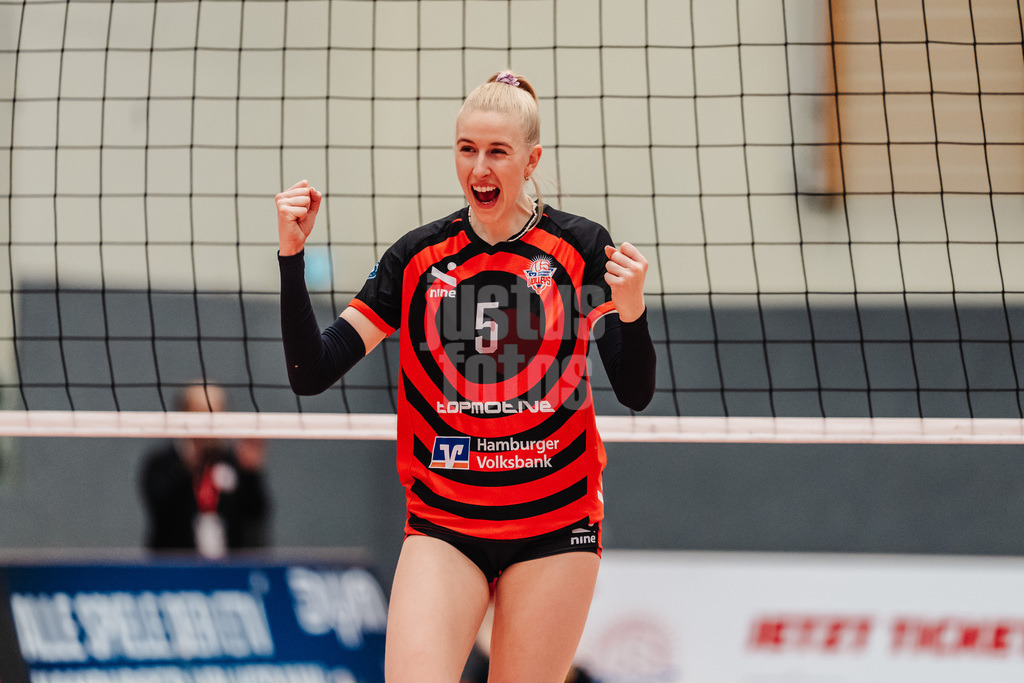 Volleyball | Frauen | Saison 2025/2026 | Volleyball Bundesliga | ETV Hamburger Volksbank Volleys vs. VfB Suhl LOTTO Thüringen | 07.03.2026 | Anna Hartig (#5, ETV Hamburger Volksbank Volleys) jubelt