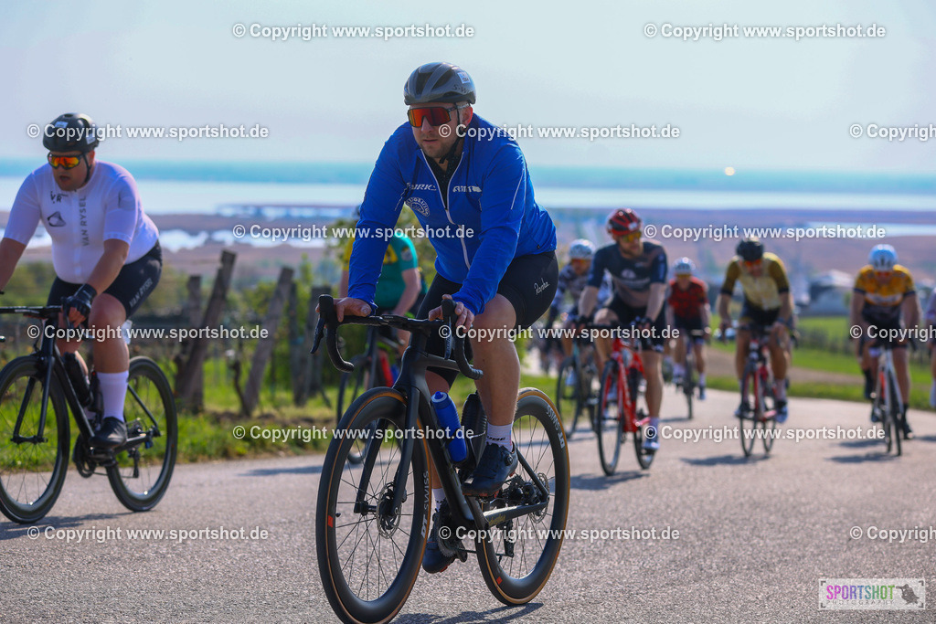 TRA_0589 | Neusiedlersee Radmarathon 2026@sportshot_your_pictrs #yourpictures#roadtowm2029 #nrm #neusiedlerseeradmarathon #neusiedlersee #neusiedlerseetourismus #burgenland #mörbisch #nrm26 #burgenlandtourismus #voglundco #poweredbyburgenlandtourismus #radsport #rad #marathon #ucigranfondo #visitburgenland #ucigranfondoworldseries