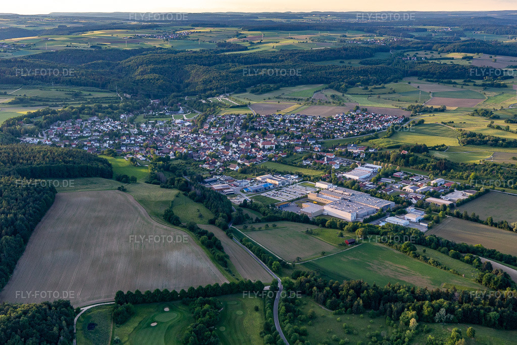 Luftbild:  in Eigeltingen im Bundesland Baden-Württemberg in Deutschland. – Foto: IMG_131860.jpg vom 25.05.2022 durch Werner Riehm/FLY-FOTO.de – Auflösung des Originals: 5254 x 3503 px – WWW.EIGELTINGEN.DE