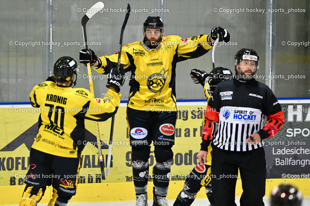 ESC Steindorf vs. MET PHOTOVOLTAIK HORNETS SPITTAL | Jubel HORNETS SPITTAL Mannschaft, #70 Kronig Daniel EC Hornets Spittal, #38 Zorec Marco EC Hornets Spittal, ETTLMAYR Timo Referee, ESC Steindorf vs. MET PHOTOVOLTAIK HORNETS SPITTAL, ESC Steindorf vs. MET PHOTOVOLTAIK HORNETS SPITTAL am 26.10.2024 in Steindorf (Ossiachersee Halle), Austria, (Photo by Bernd Stefan)