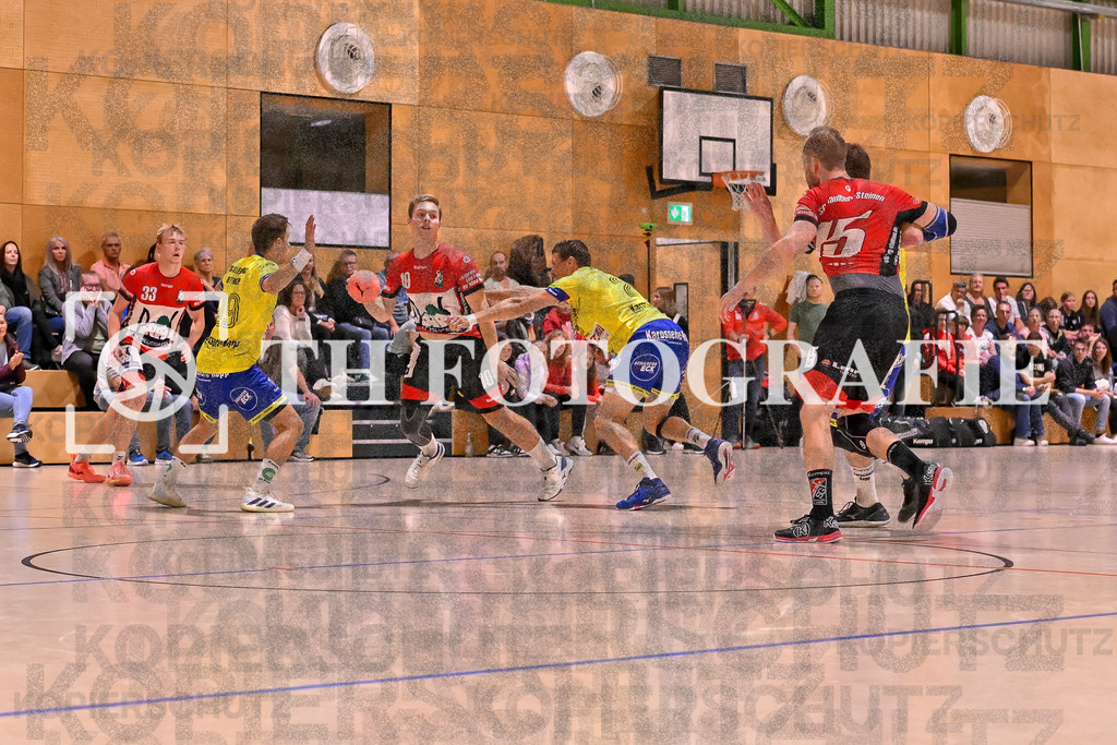 GER, SG Maulburg/Steinen - SG Allensbach/Dettingen, Handball, Landesliga Suedbaden, 2. Spieltag, Saison 2024/2025, 28.09.2024 | Mika Buelow (SG Maulburg/Steinen, #10) am Ball und gegen Elias Mueller (SG Allensbach/Dettingen-Wallhausen, #99)GER, SG Maulburg/Steinen - SG Allensbach/Dettingen, Handball, Landesliga Suedbaden, 2. Spieltag, Saison 2024/2025, 28.09.2024Foto: TH Fotografie/Thomas Hess