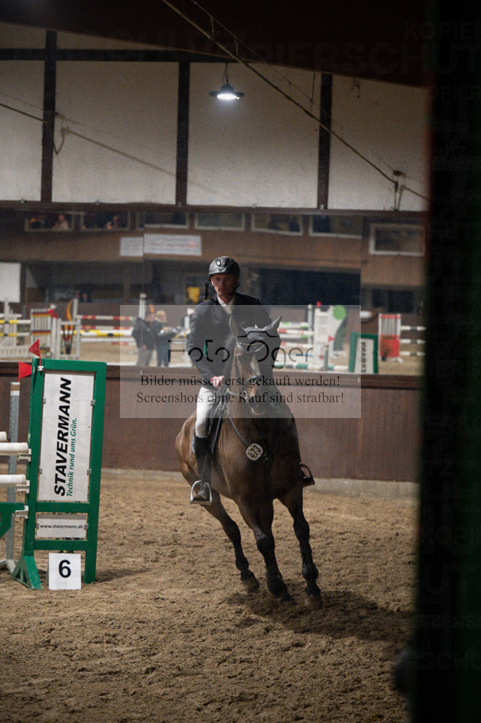 Hallenreittunier Voxtrup 2023 | Entdecke hochwertige Reitturnierfotos von Foto Oger. Professionell, emotional und authentisch – jetzt Lieblingsmomente im Shop bestellen.Deutschlandweite Turnierfotografie. - Realisiert mit Pictrs.com