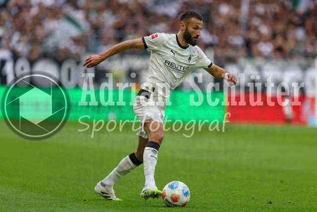 Borussia Mönchengladbach vs SV Werder Bremen - Bundesliga  | Mönchengladbach, Deutschland, 14.09.25:   Franck Honorat (Borussia Mönchengladbach) in Aktion am Ball, Einzelaktion waehrend des Spiels der Bundesliga zwischen Borussia Mönchengladbach vs SV Werder Bremen im Stadion im Borussia Park(Foto von Brauer-Fotoagentur / Adrian Schlueter)