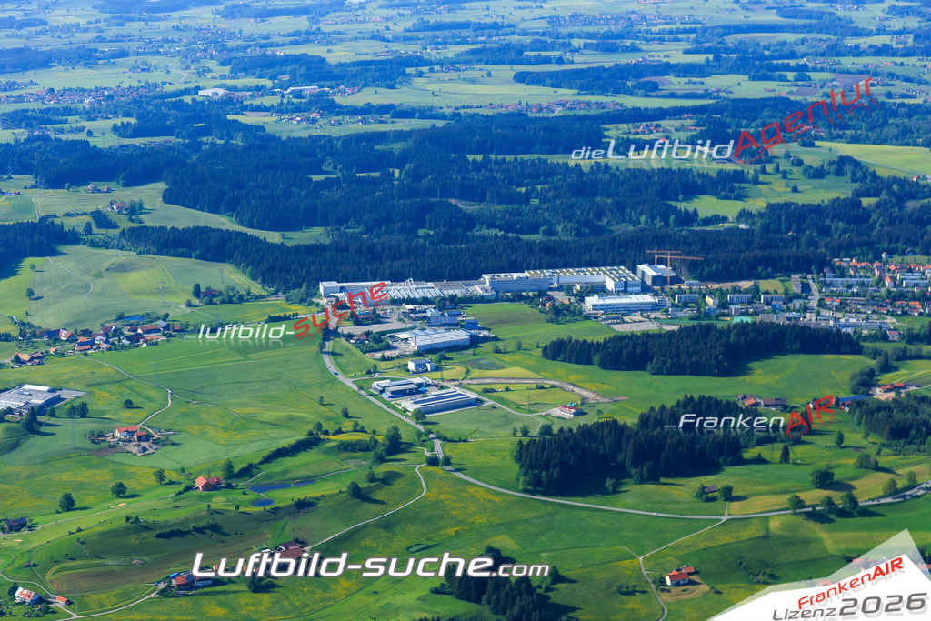 Die Luftaufnahme der Stadt Lindenberg wurde vom UL-Flugzeug heraus erstellt ( keine Drohne )- hohe Auflösung für beste Qualität