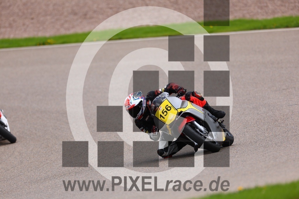 0156-20250422_01961 | Schöne Erinnerungen an spannende Momente - das festzuhalten ist unser Job. PIXELrace.de ist seit 2003 auf den Rennstrecken Europas unterwegs um die Action draußen beim Fahren und die wunderbare Stimmung imm Fahrerlager für euch einzufangen.