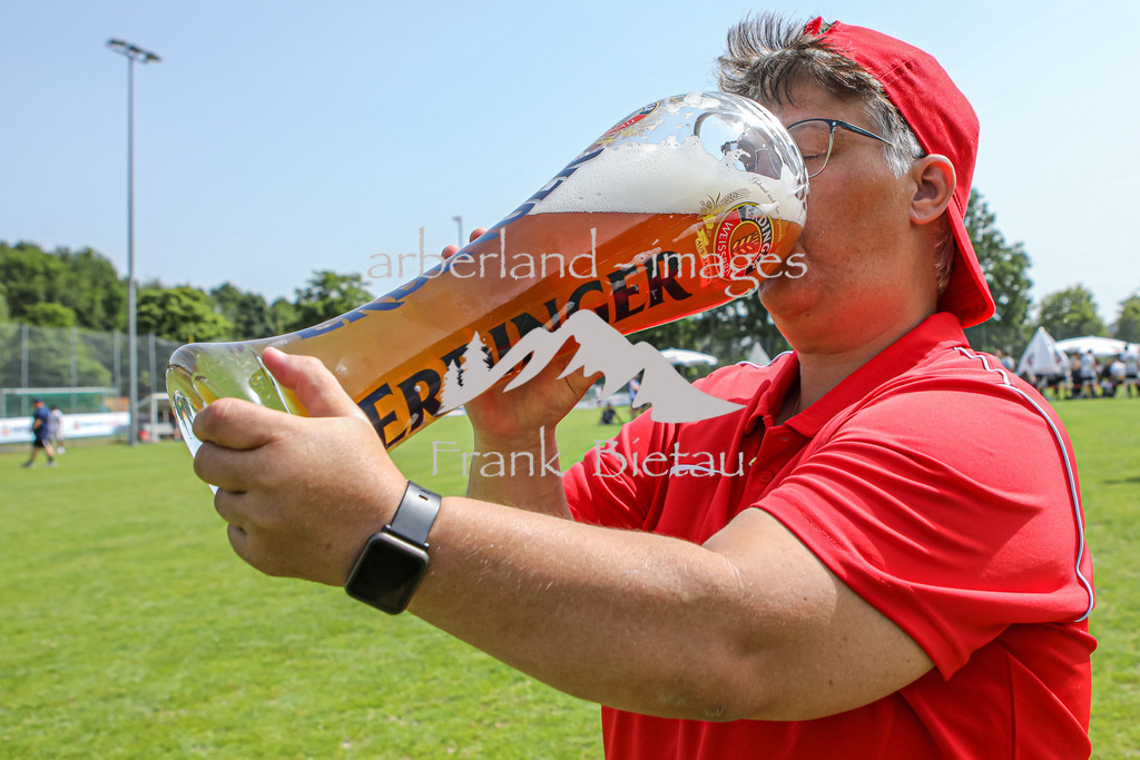 OE7A0550 | die Szenen nach dem Spiel, Feiern mit Erdinger