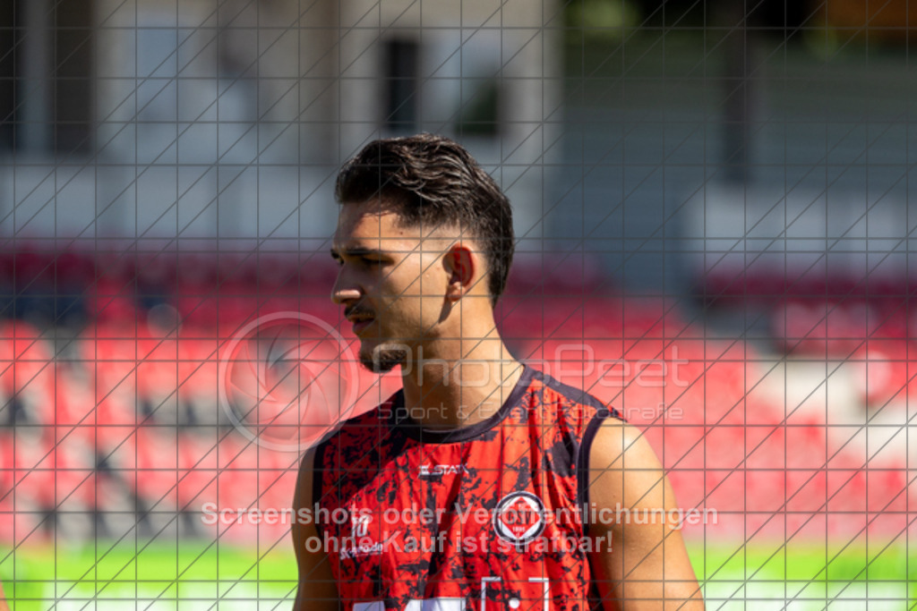 20250629_102531_0018 | #,1.Göppinger SV, Fussball, Oberliga BW - Trainingsauftakt, Saison 2025/2026, Rasensportplatz Stadion SV Göppingen, Hohenstaufenstr. 116, 73033 Göppingen, 29.06.2025 - 10:30 Uhr,Foto: PhotoPeet-Sportfotografie/Peter Harich