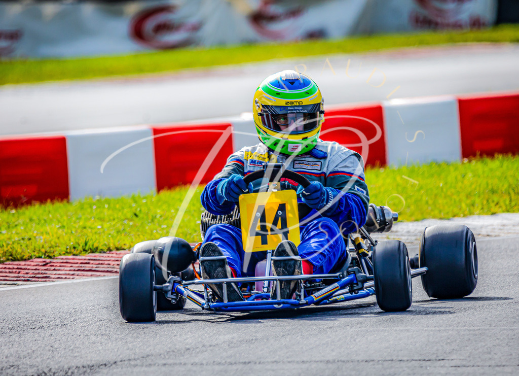 D82B35FB-2A30-4559-81A8-69BF79FC87BE | traudl_s_fotos