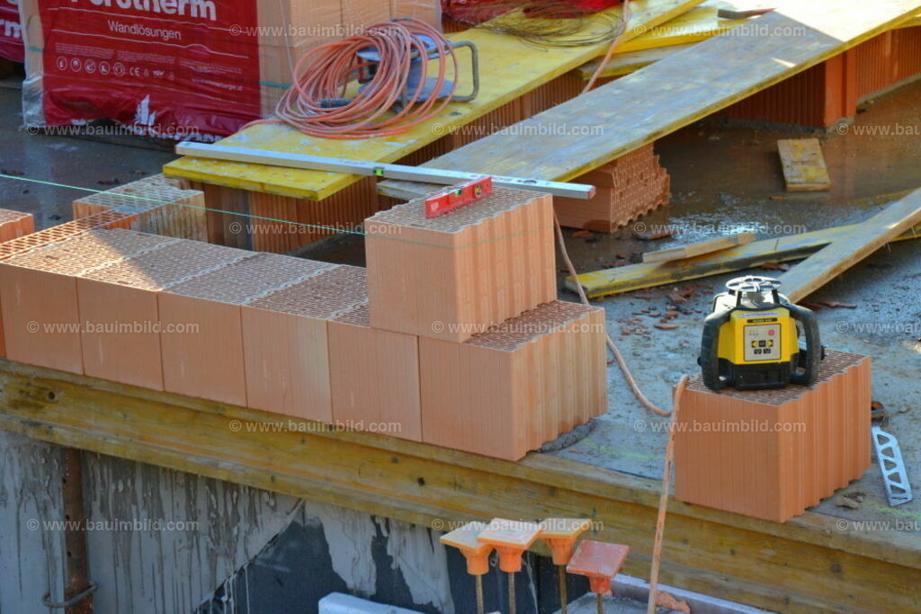 bib-lg07-mauerarbeiten-0115 | Nach LV-Leistungsgruppen sortierte Detailfotos über den Bau eines Hauses. Alle Hausbau-Bilder direkt vom Urheber und Autor der Website Haus-Selber-Bauen.com