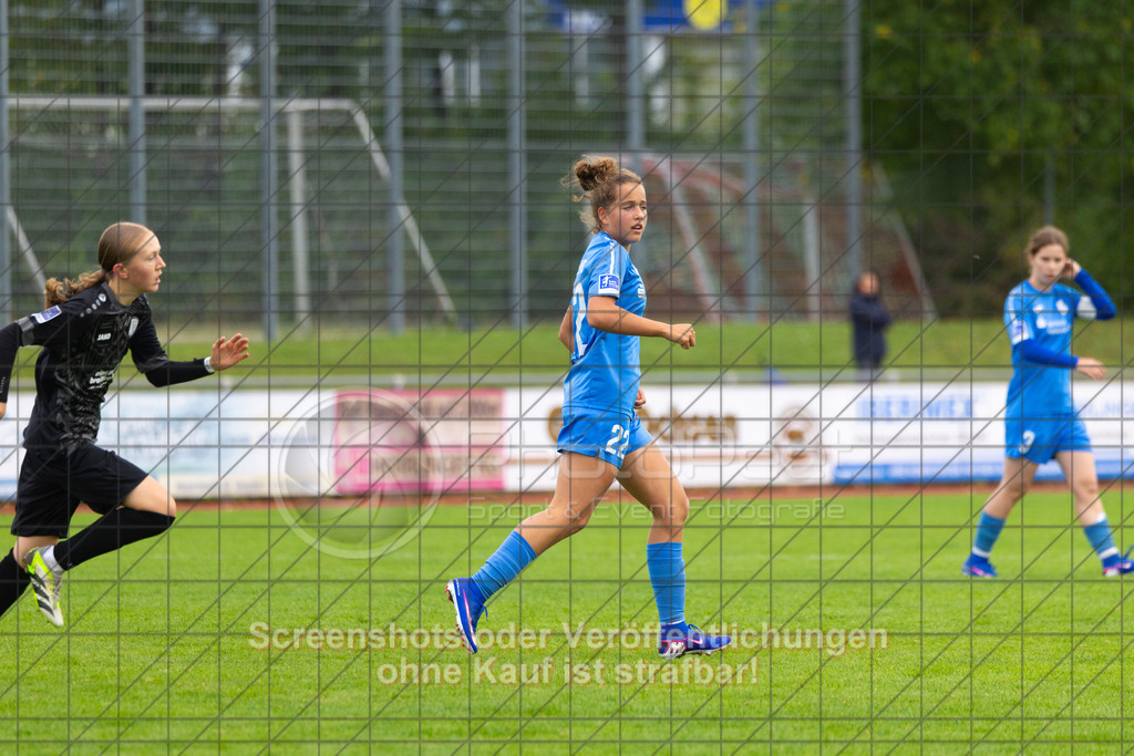 20261010_144040_0655_(c)_by_PhotoPeet | #,1.FC Donzdorf (schwarz) vs. SC Sand (blau), Fußball, EnBW-Oberliga B -Juniorinnen, 05. Spieltag, Saison 2026/2027, Rasenplatz Lautertal Stadion, Süßener Straße 16, 73072 Donzdorf, 10.10.2026 - 14:00 Uhr,Foto: PhotoPeet / Sport- &amp; Eventfotografie / Peter Harich