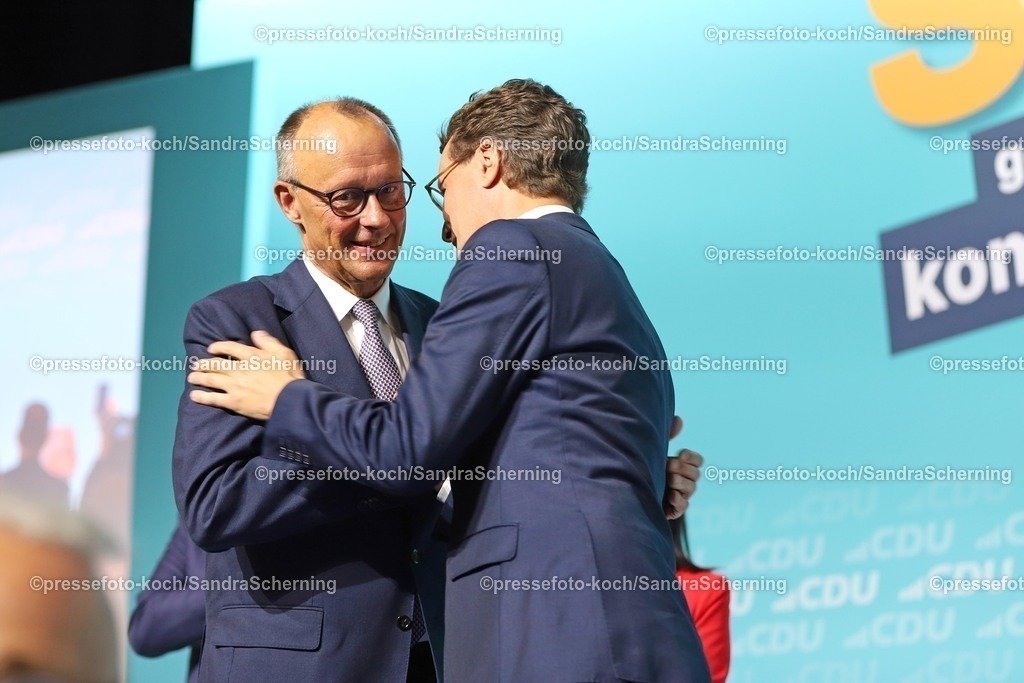 xsscx30082502026 | 30.08.2025, xsscx, Bundeskanzler Friedrich Merz der Bundesrepublik Deutschland und Ministerpr‰sident von Nordrhein-Westfalen Hendrik W¸st MdL auf dem 47. Landesparteitag der CDU Nordrhein-Westfalen mit dem Motto - SO! geht kommunal - im World Conference Center in Bonn Nordrhein-Westfalen Deutschland