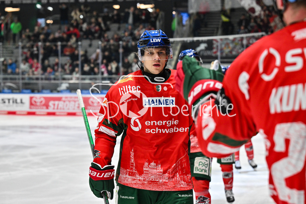 Augsburger Panther - Fischtown Bremerhaven | AUGSBURG, GERMANY - 25. JANUARY: Jubel der Panther nach dem Treffer zum 1-1 Ausgleich durch Tim WOHLGEMUTH (Augsburger Panther 33) / Tor / Torschuetze / Freude / Happy während dem Match zwischen den Augsburger Panthern und den Fischtown Pinguins am 43. Spieltag der Penny DEL im Curt Frenzel Stadion