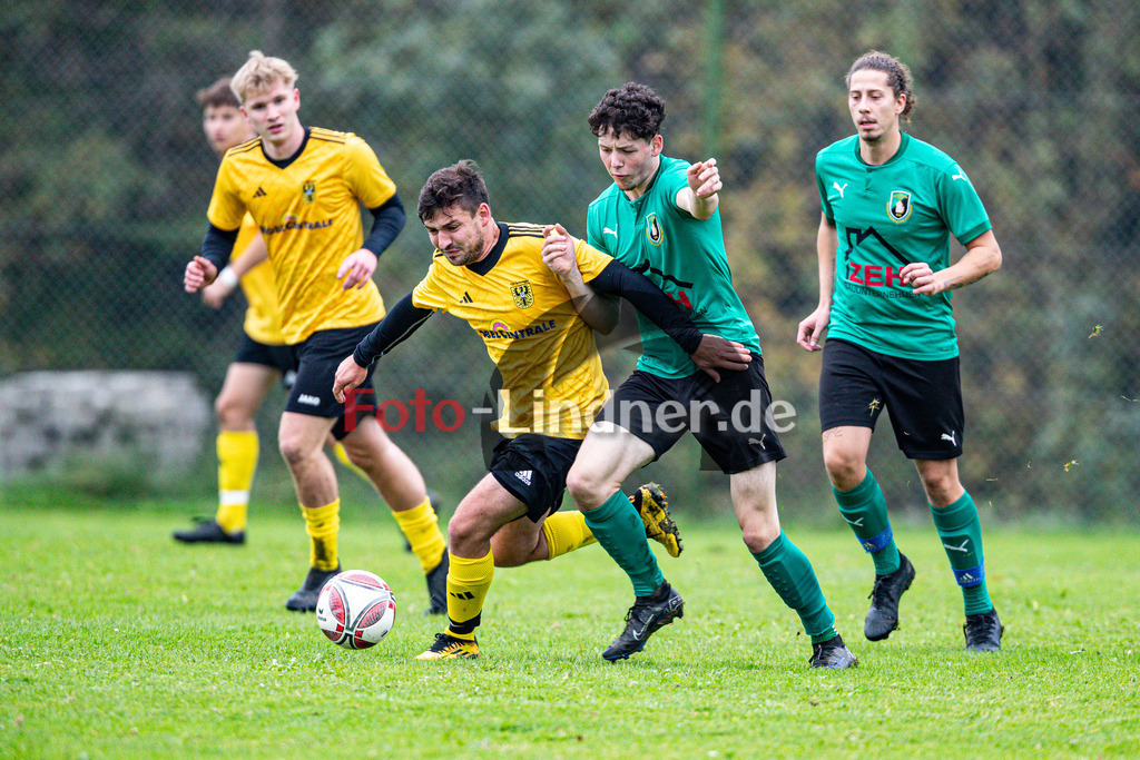 SV Wessobrunn-Haid vs TSV Schongau | Fußball A-Klasse Herren Oberbayern Zugspitze Gruppe 8, SV Wessobrunn-Haid vs TSV Schongau, 20241020,Zweikampf zwischen Clemens RIEDL (TSV Schongau 8) und Sebastian HABERSETZER (Wessobrunn-Haid 10),2024-10-20 in Wessobrunn (Sportplatz Wessobrunn), Clemens RIEDL (TSV Schongau 8), Sebastian HABERSETZER (Wessobrunn-Haid 10)Copyright: WolfgangxLindner www.foto-lindner.de