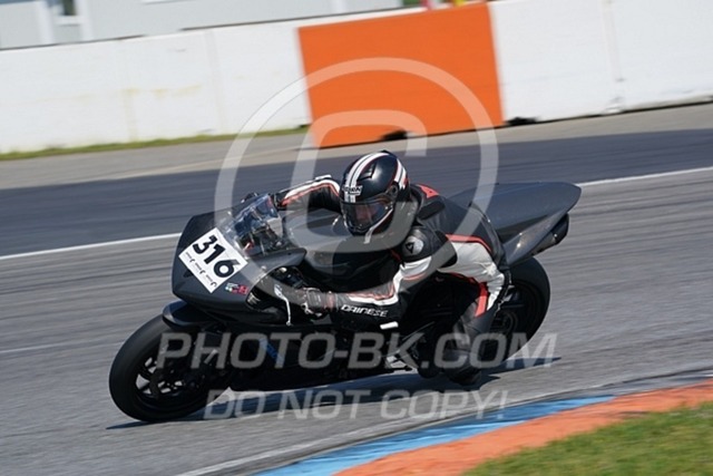 2022_05_09_PBK_22940 | Sportfotografie; SlowMotion; Video; Rennstrecke; Hafeneger; Speer; Racing; RSE; BMW; CBO; Trackday; Motorsportarena; Hockenheimring; Brno; Most; Barcelona; Valencia