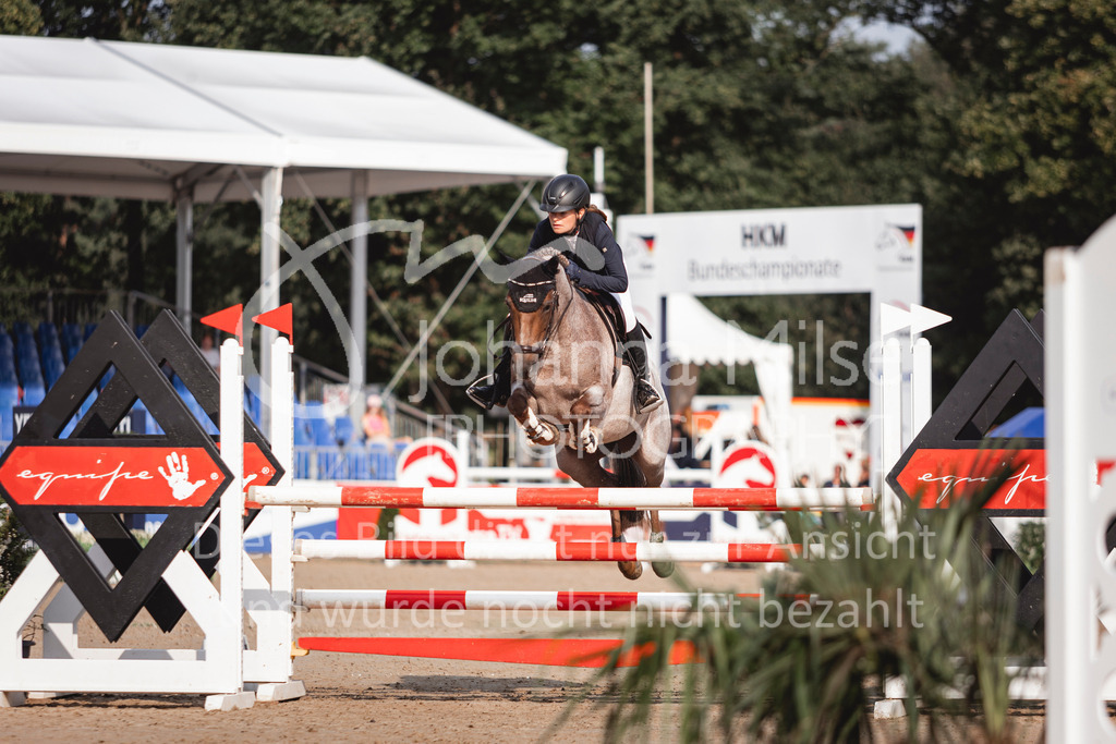 240906_BuCha_Pony-L-6j-202 | Deine schönsten Turniermomente als professionelle Fotos! Entdecke hochwertige Pferdesport-Fotografie im Online-Shop. Jetzt Fotos finden & bestellen!