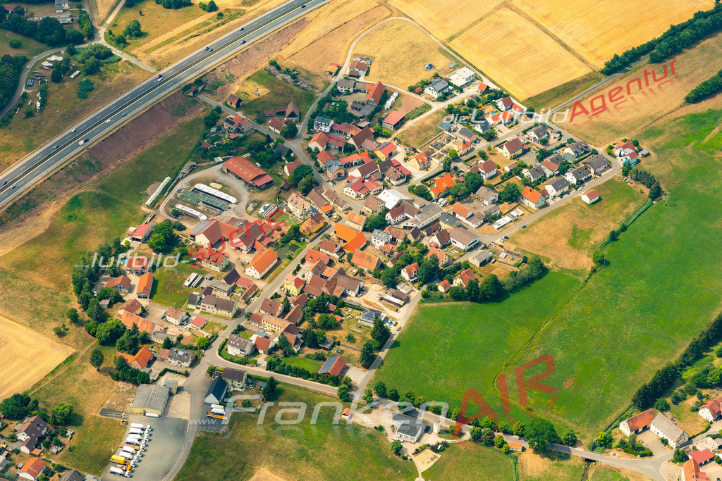 Aktuelles Luftbild von Heuchelheim Schlüsselfeld - Die Luftaufnahme wurde 2022 mittels UL-Flugzeug erstellt ( keine Drohne ) - hochauflösende Kamera-Systeme von  Canon -Beste Qualität - Für grossformatige Ausdrucke geeignet. Die Geschenkidee !