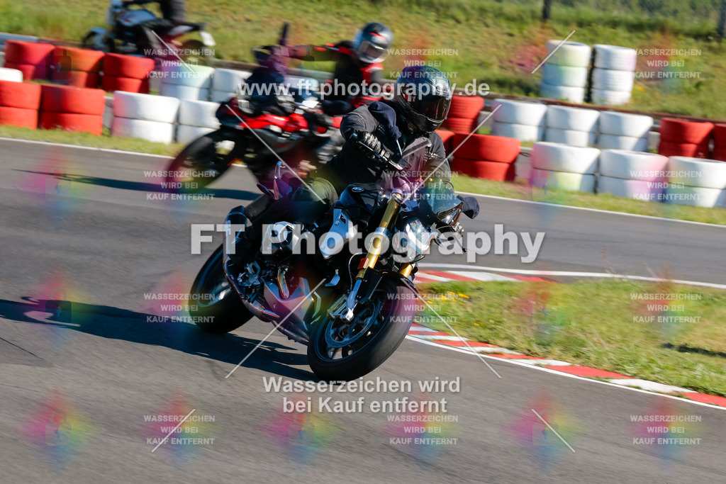 Moto-TeamOBK-21221 | Hier findet Ihr Bilder von Touristenfahrten auf der Nürburgring Nordschleife oder von anderen Veranstaltungen die ich besucht habe. Viel Spass beim Durch Schauen 