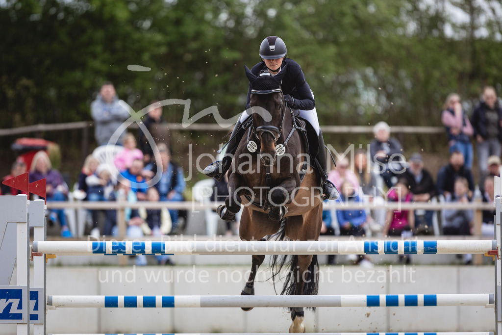 240428_Spenge_S-Spr-130 | Deine schönsten Turniermomente als professionelle Fotos! Entdecke hochwertige Pferdesport-Fotografie im Online-Shop. Jetzt Fotos finden & bestellen!