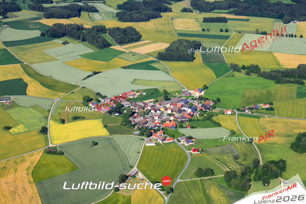 Die Luftaufnahme Seubersdorf - Weismain wurde vom UL-Flugzeug (keine Drohne) aus fotografiert.Hohe Druck- Auflösung-die Geschenkidee!