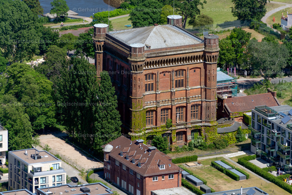 4029700 | BREMEN 01.06.2020 Bauwerk des Industriedenkmales Wasserturm auf dem Werder in Bremen, Deutschland. // Building of industrial monument water tower on Werder in Bremen, Germany. Foto: Gerhard Launer
