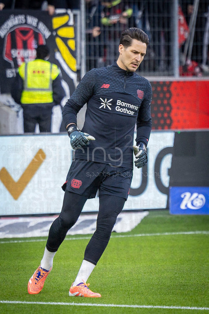 German Bundesliga, Bayer 04 Leverkusen vs. SV Werder Bremen, 24.01.2026 | LEVERKUSEN, GERMANY - JANUARY 24: Janis Blaswich (Bayer 04 Leverkusen, 28 during warm up during the German Bundesliga match on gameday 19 between Bayer 04 Leverkusen vs. SV Werder Bremen at BayArena on January 24, 2026 in Leverkusen, Germany. DFL REGULATIONS PROHIBIT ANY USE OF PHOTOGRAPHS AS IMAGE SEQUENCES AND/OR QUASI-VIDEO.