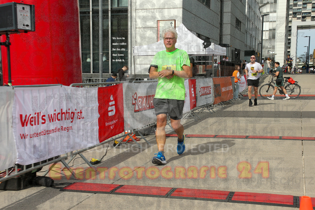 250920_1326_EX1_4622 | Sportfotografie im Rhein-Sieg Kreis, Köln, Bonn, NRW, Rheinland Pfalz, Hessen, etc. Unser Tätigkeitsfeld umfasst den Laufsport vom Volkslauf über den Marathon, Duathlon, Triathon bis zum Ultralauf wie Kölnpfad Ultra oder Schindertrail.