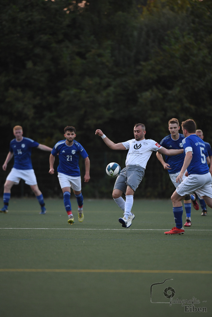 GVO Oldenburg 2-SV GOTANO | Herren Kreisliga; GVO Oldenburg 2 (weiß)-SV GOTANO (blau) am 15.08.2025 in Oldenburg (Sportanlage GVO); Photo: Philip Eiben 2025 - Realisiert mit Pictrs.com