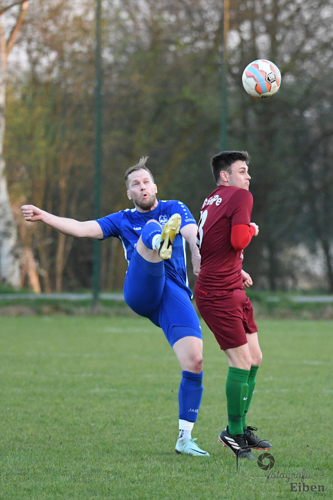 SG FriPe-FC Rastede | Herren Kreisliga; SG FriPe (rot)-FC Rastede (blau) am 21.04.2023; in Petersfehn (A-Platz), Photo: Philip Eiben 2023 - Realized with Pictrs.com