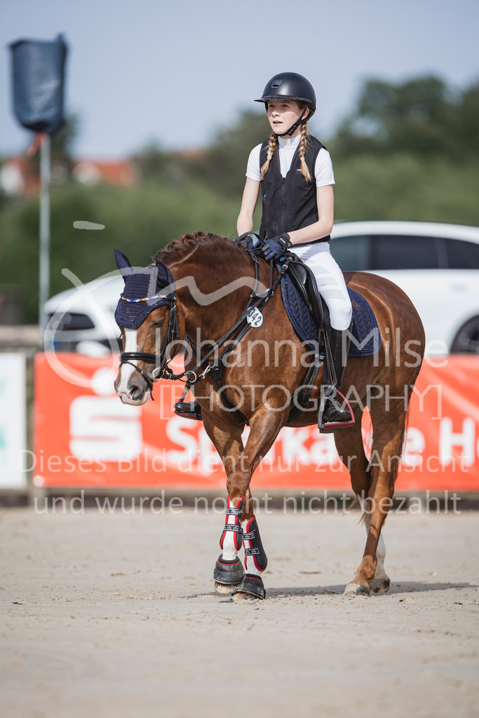 240629_LüPfSpTa_Stil-E-411 | Deine schönsten Turniermomente als professionelle Fotos! Entdecke hochwertige Pferdesport-Fotografie im Online-Shop. Jetzt Fotos finden & bestellen!