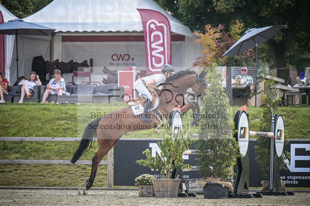 DOS_1897 | Entdecke hochwertige Reitturnierfotos von Foto Oger. Professionell, emotional und authentisch – jetzt Lieblingsmomente im Shop bestellen.Deutschlandweite Turnierfotografie. - Realisiert mit Pictrs.com