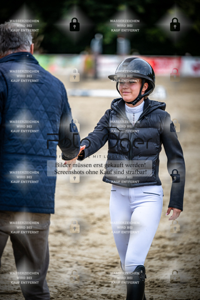 2026-09---Waldhof-11-0044 | Entdecke hochwertige Reitturnierfotos von Foto Oger. Professionell, emotional und authentisch – jetzt Lieblingsmomente im Shop bestellen.Deutschlandweite Turnierfotografie. - Realisiert mit Pictrs.com