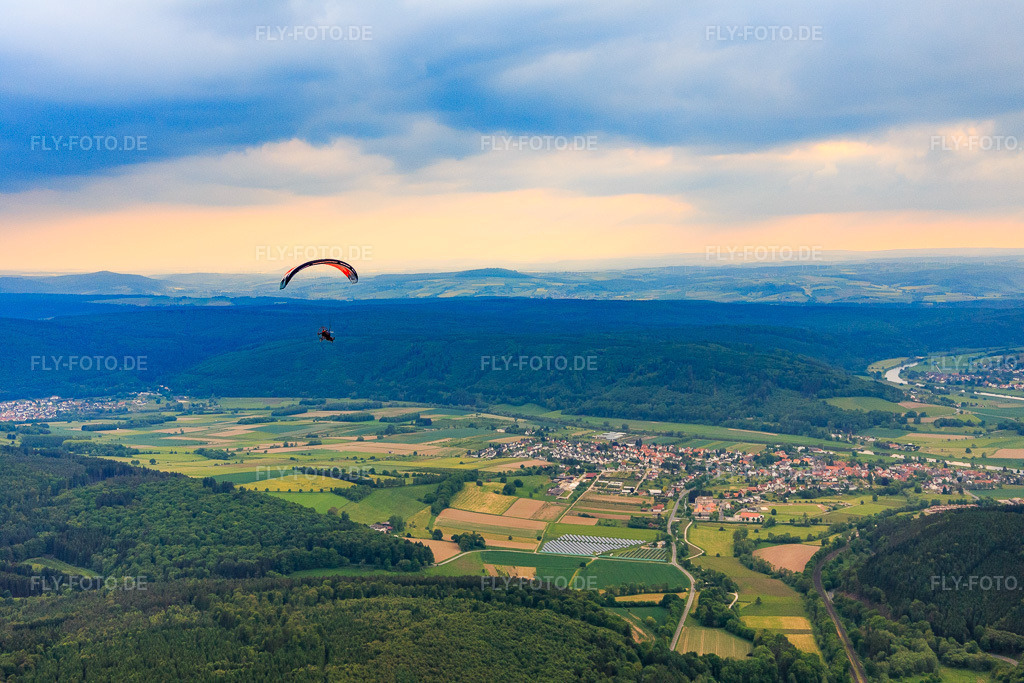 Luftbild: Ortsansicht von Osten im Ortsteil Lippoldsberg in Wesertal im Bundesland Hessen in Deutschland. Foto: IMG_079513.jpg vom 24.05.2015 durch Werner Riehm/FLY-FOTO.de