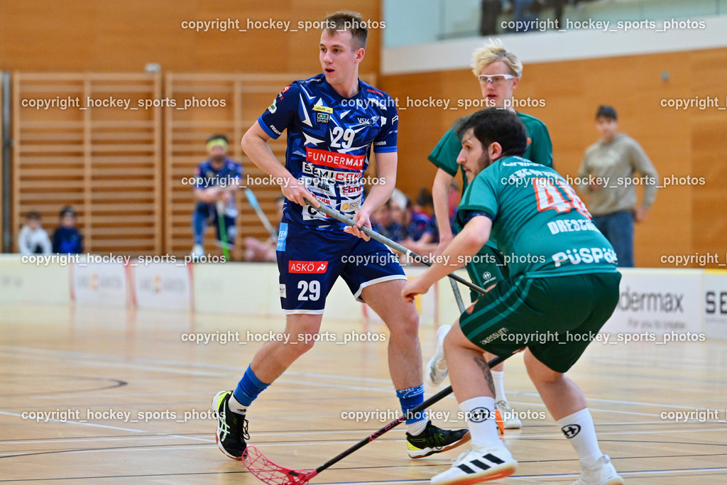 VSV Unihockey vs. FBC Dragons | #29 Anze Brajic VSV Unihockey, #45 DRESCHER David FCB Dragons, #5 WALDHUBER Jakob FCB Dragons, VSV Unihockey vs. FBC Dragons, VSV Unihockey vs. FBC Dragons am 22.12.2024 in Villach (Ballspielhalle St. Martin), Austria, (Photo by Bernd Stefan)