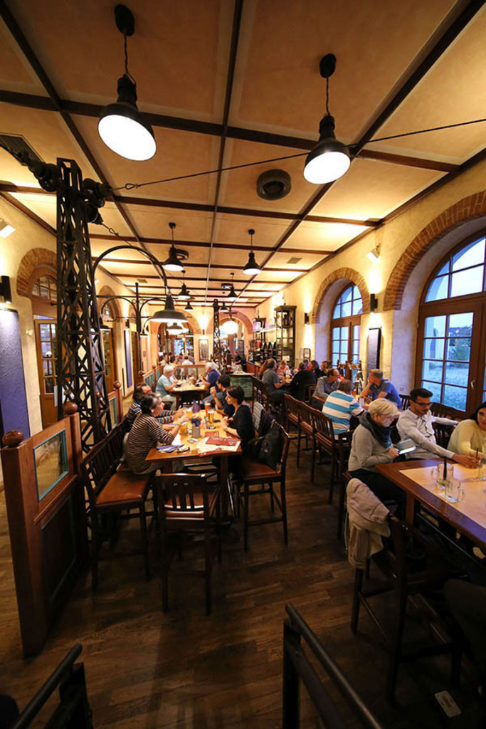 Bayerischer Bahnhof - Gasthaus & Gosebrauerei Leipzig | Das Team hinter BILDLEXIKON LEIPZIG bündelt historische wie aktuelle Informationen über die Stadt Leipzig in Text und Bild auf einer Plattform und stellt diese der interessierten Öffentlichkeit zur Verfügung.