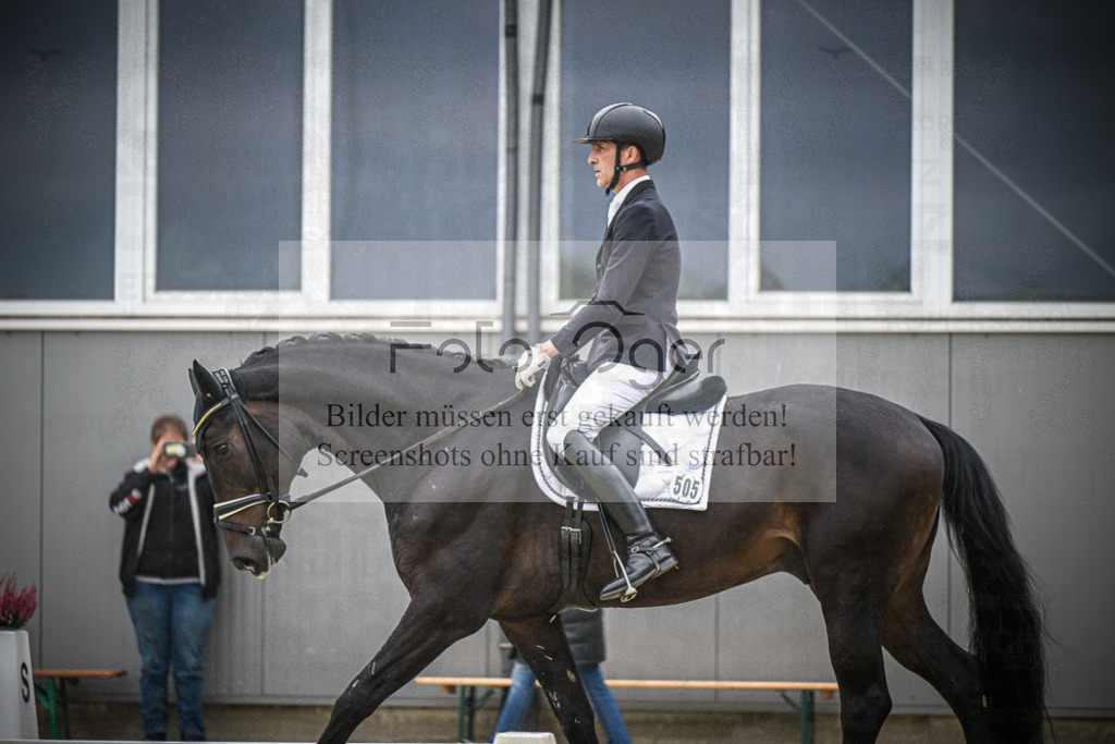 DOS_1303 | Entdecke hochwertige Reitturnierfotos von Foto Oger. Professionell, emotional und authentisch – jetzt Lieblingsmomente im Shop bestellen.Deutschlandweite Turnierfotografie. - Realisiert mit Pictrs.com